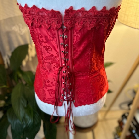 Fredrick’s of Hollywood red lace corset - Picture 4 of 9
